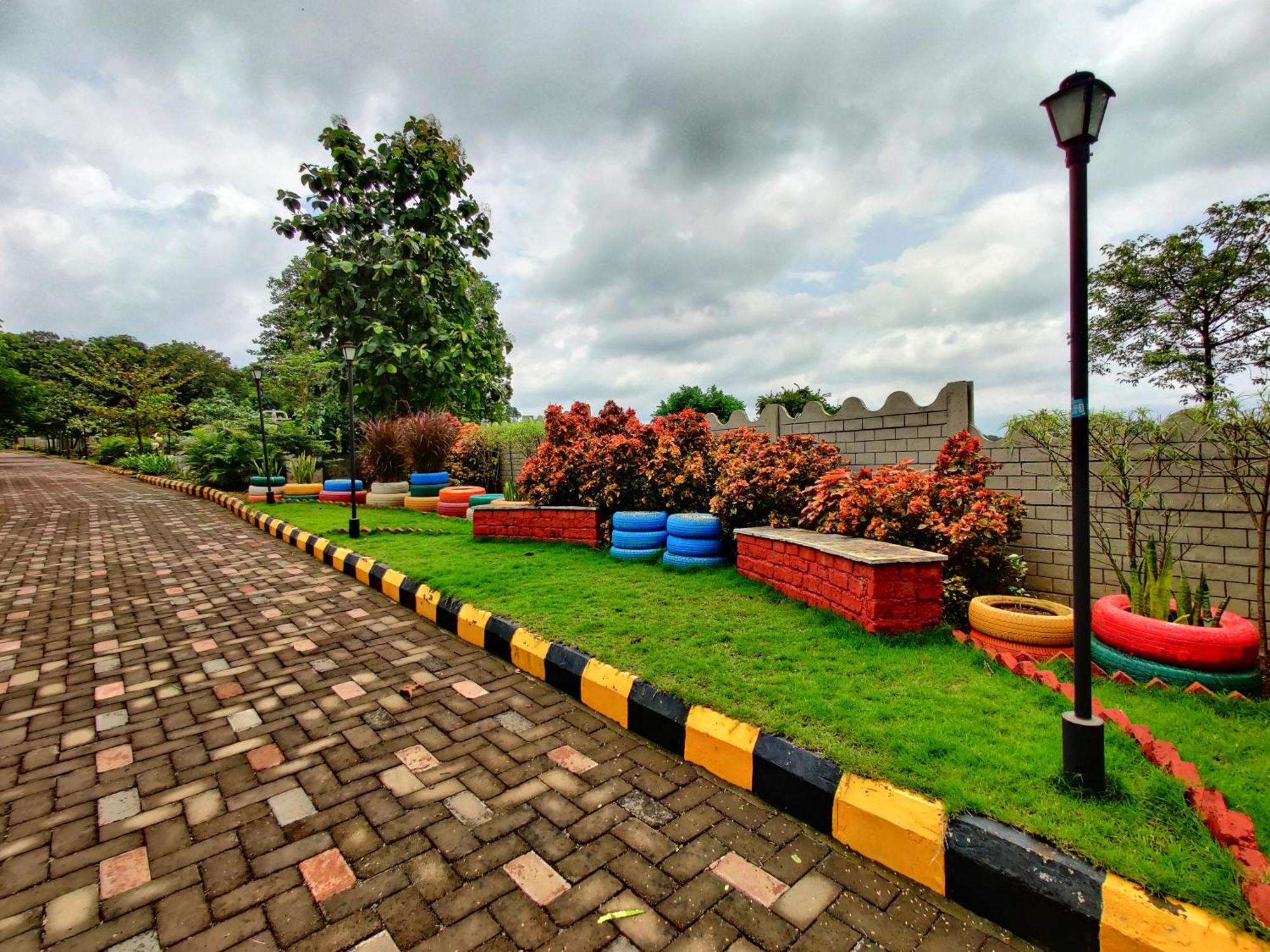 Pushpam Sanskruti Resort Karjat - A Pure Veg Resort Dhamni Exterior foto