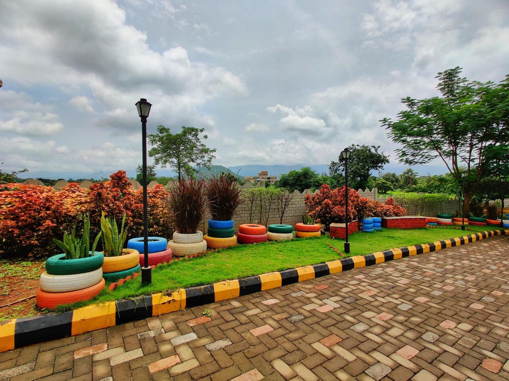 Pushpam Sanskruti Resort Karjat - A Pure Veg Resort Dhamni Exterior foto